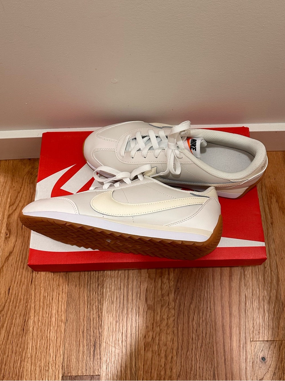 NIB Nike Pacific Low Top Sneaker, Leather, Ivory/White/Brown, Women’s 8.5